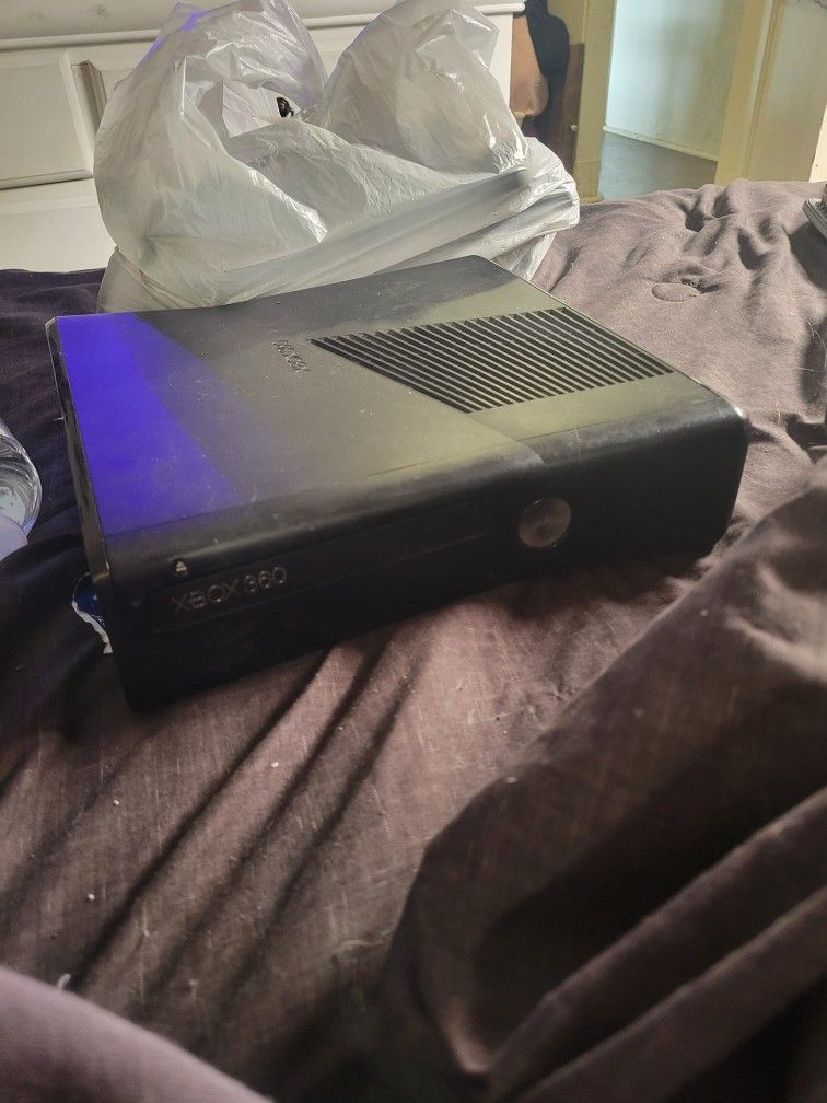Xbox 360 With Controllers