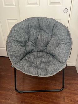 Foldable saucer chair