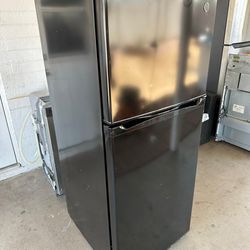 GE refrigerator (PICK UP ONLY)