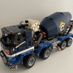 LEGO Technic 42112 Concrete Mixer Truck.