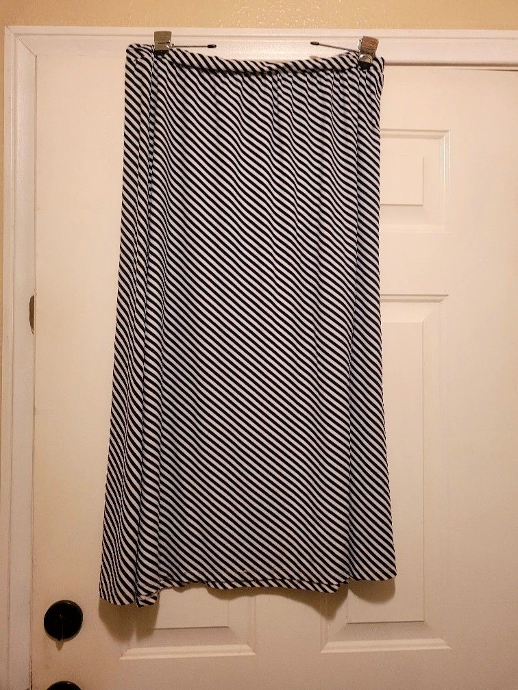 Womens Skirt (XL)