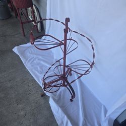 MCM ornamental iron four step heart plant stand