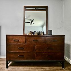 Vanity Dresser With Mirror/Tall Dresser 