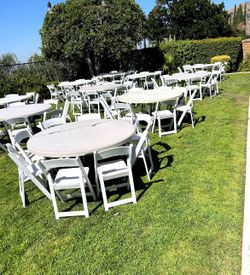 Round tables for sale‼️‼️