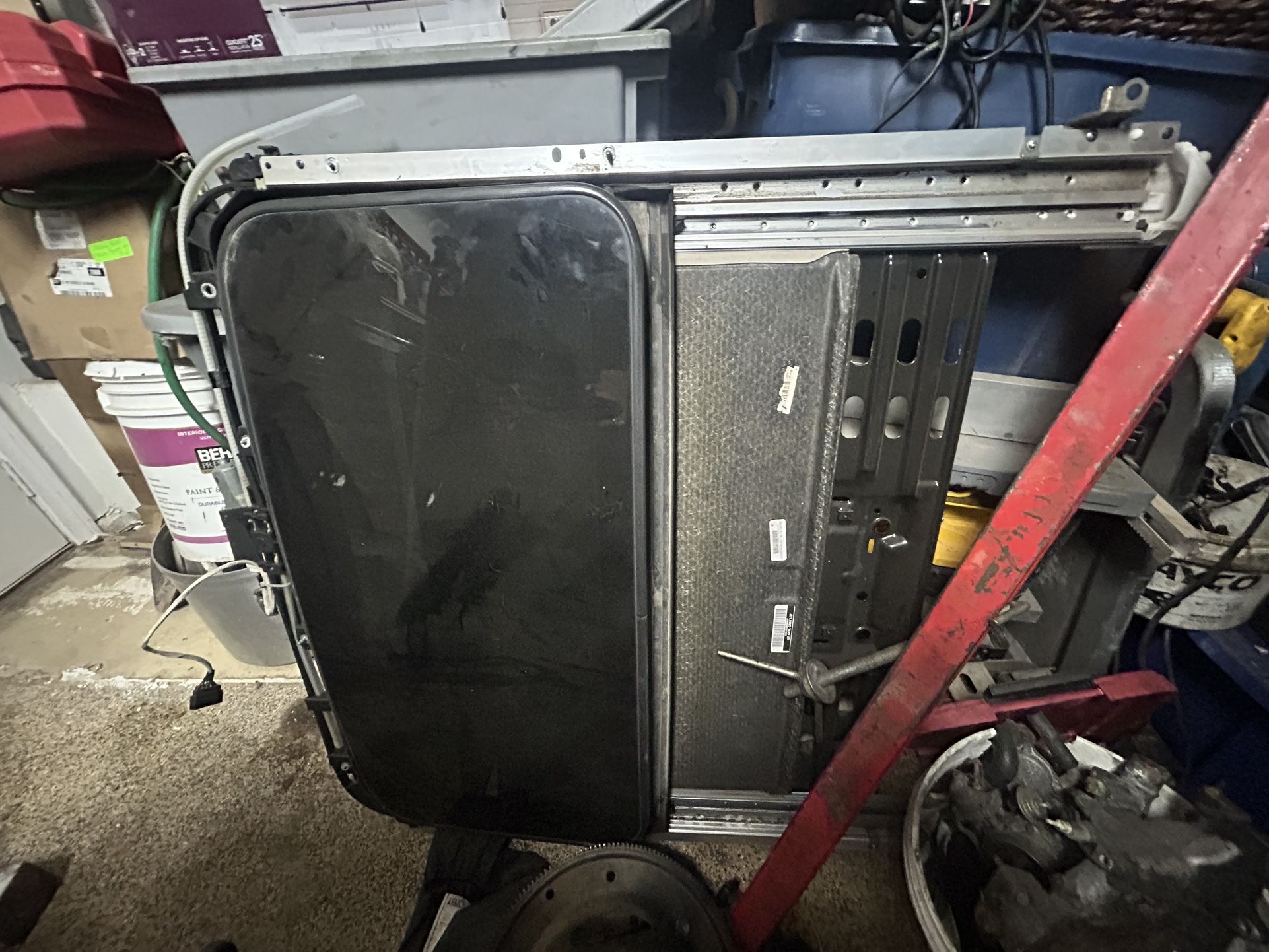 07 Chevy Suburban Complete Sunroof Part