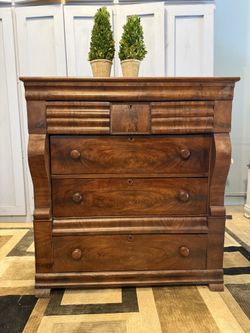 Antique American Mahogany Chest of Drawers
