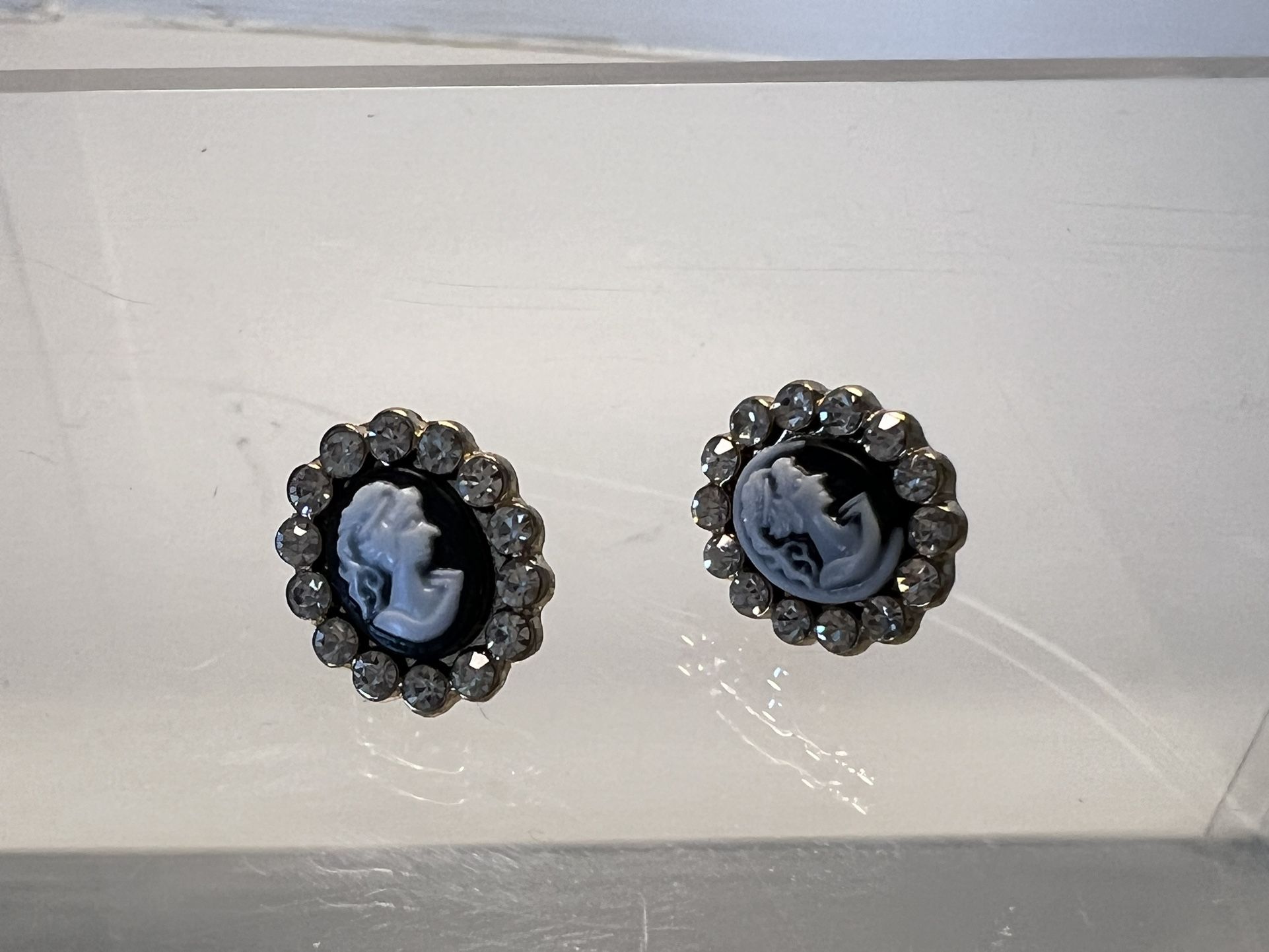 Cameo earrings, Beautiful and elegant