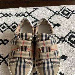 Burberry Shoes Size 3.5