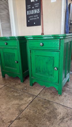 2 nightstands