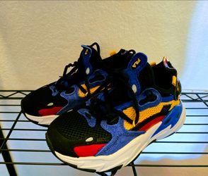 Boy's Shoes Size 13.5 like new