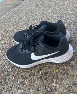 Nike Revolution Sz 8