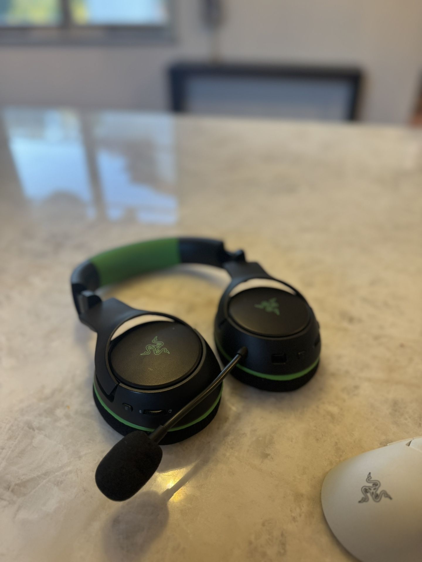 Razor Wireless Gaming Headphones And Mic