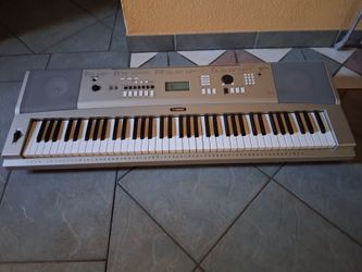 Yamaha keyboard piano YPG 235