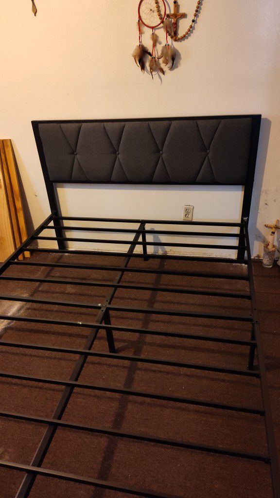 Brand New Queen Size Metal Bed Frame Cloth Head Board 