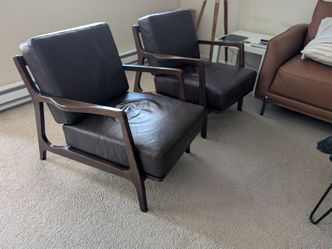 Leather and walnut wood lounge chairs - x2