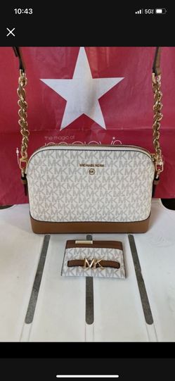 Michael Kors Set NWT pick up in the city of Pico Rivera