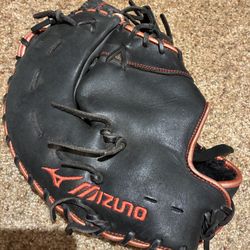 Size 12.5” Mizuno First Basemen’s Mitt