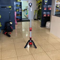 Milwaukee M12 12-Volt Lithium-Ion Cordless 1400 Lumen Rocket Led Stand Work Light