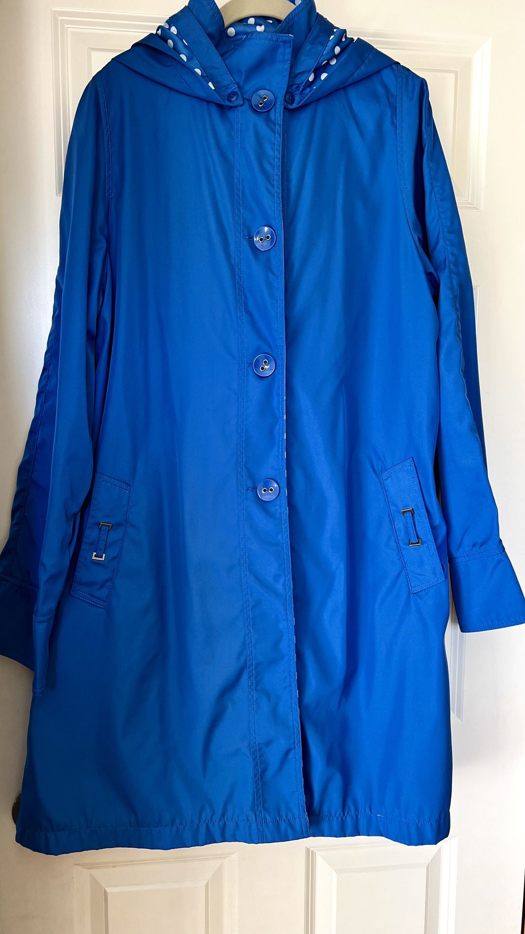 Women’s Raincoat + FREE Gift!