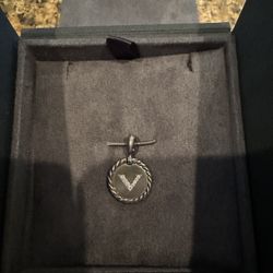 David Yurman - “V” Pennant 