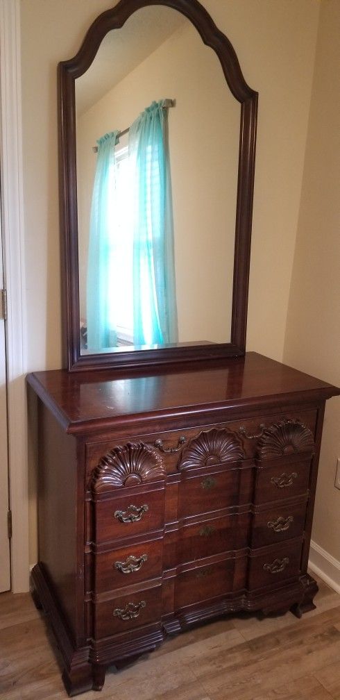 Original Thomasville Mirror, 4 Drawer Dresser & Nightstand