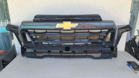 2023  - 2026 CHEVROLET COLORADO GRILLE GRILL USED OEM.  G1