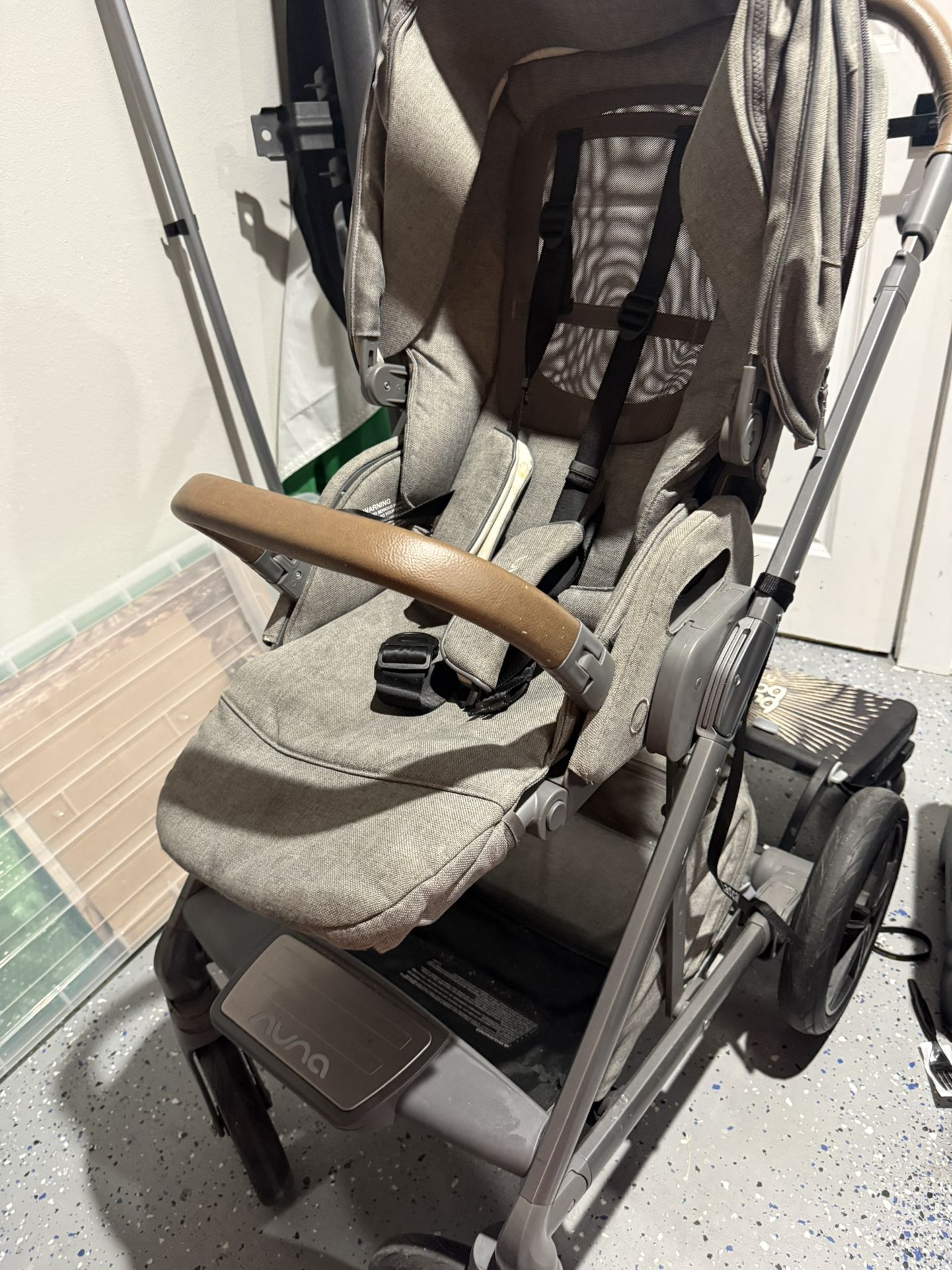 Nuna Mixx Stroller With Kickstand