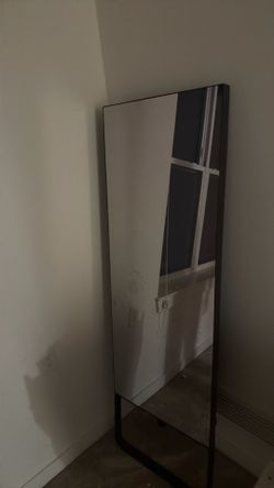 Lululemon MIRROR workout mirror