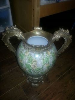 Castilian vase vintage $200
