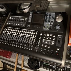 TASCAM DP 24SD 24 Track Portable Studio W/ Foot Switch