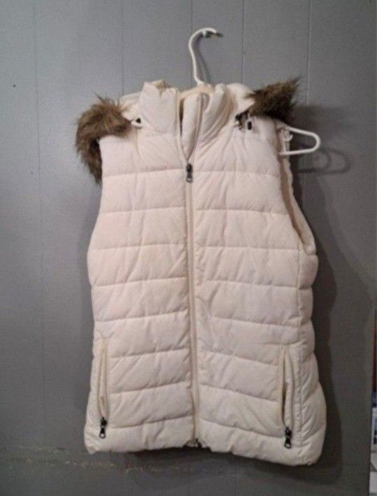 Banana Republic Puffer Vest Size Medium