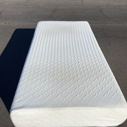 FREE DELIVERY: Twin Memory Foam Bed 