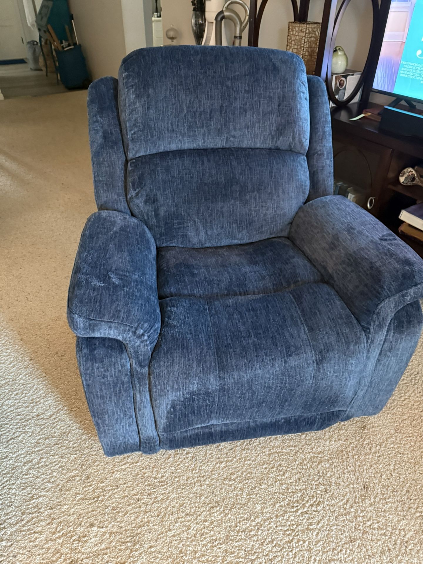 39” Recliner - New