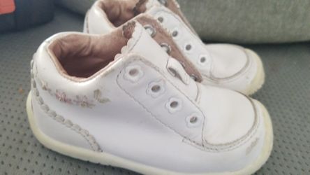 Size 5 stride right shoe