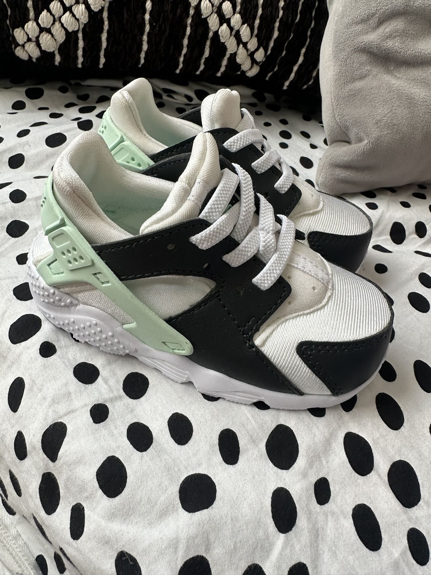 Toddler 7C Nike Huarache Shoes