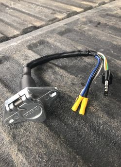 Hitch light connector
