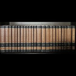 1981 World Book Encyclopedia 22 Volumes + 1982 Yearbook