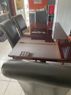 Dining Table For Sale !!