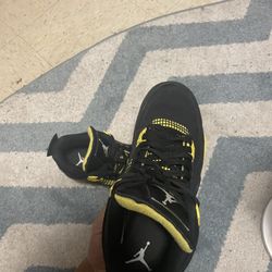 Jordan 4s Retro Thunder 