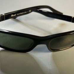 Persol 2038-S 95/31 Wrap Sunglasses Black Plastic Frame Green Tinted UVB