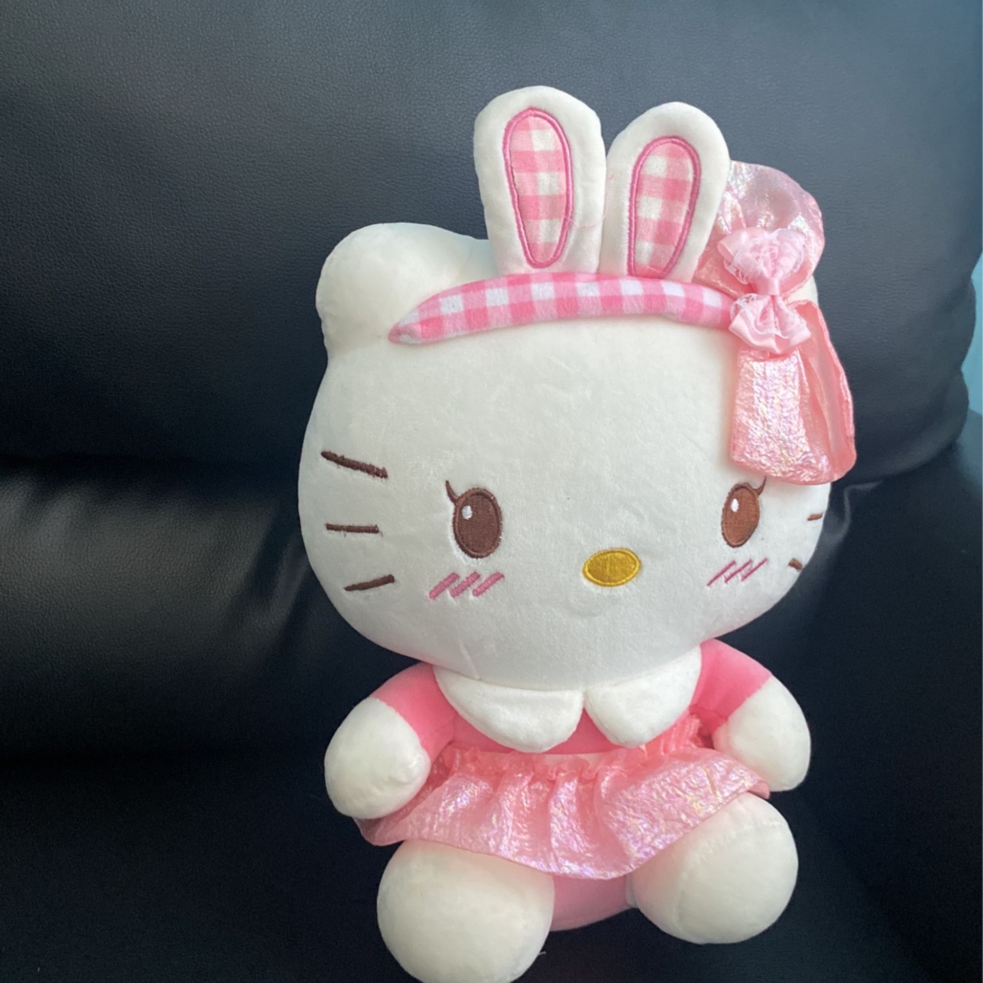 HELLO KITTY PLUSHIE 