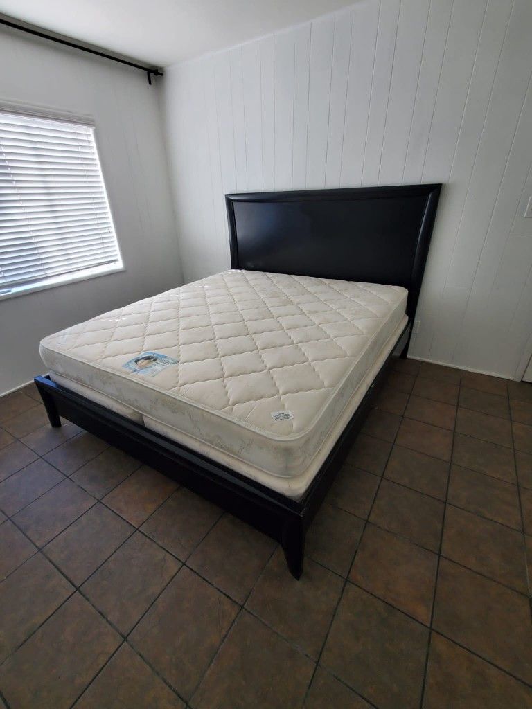 Cal King Mattress Boxspring And Frame Complete Bed Excellent Condition