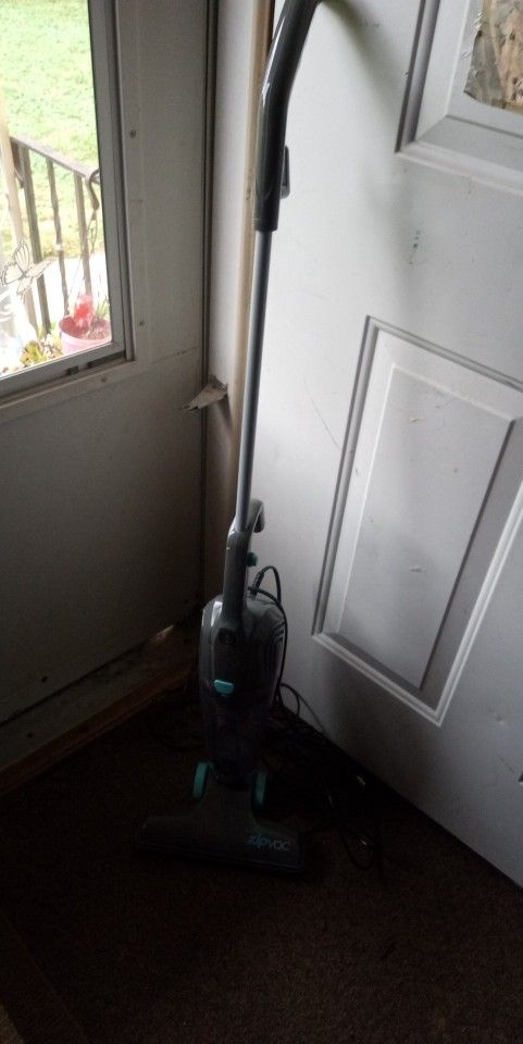 Stick Vacuum Cleaner Works Good $10.00