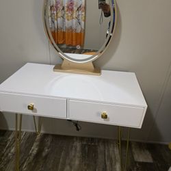 Vanity Makeup Desk