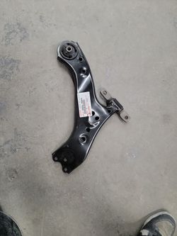 Totota Rav4 R Side Lower Arm