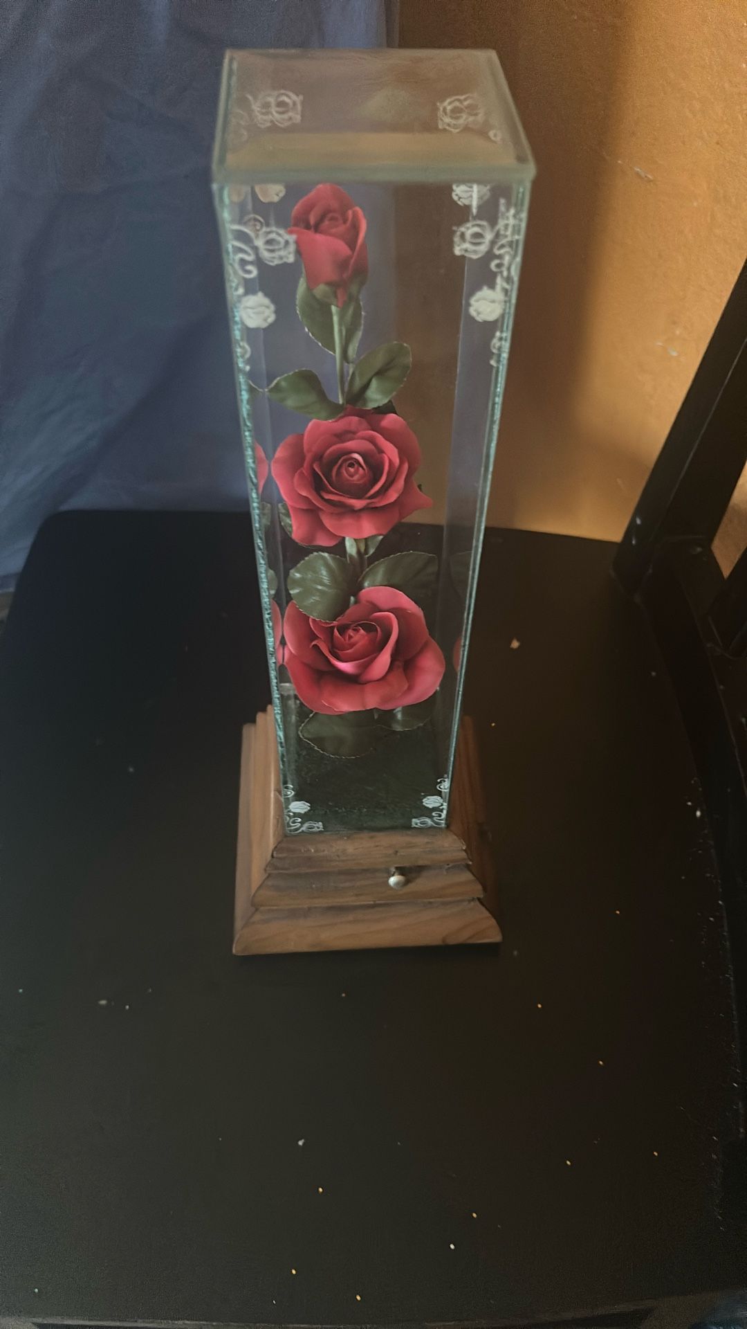 Red Roses Tower Music Box