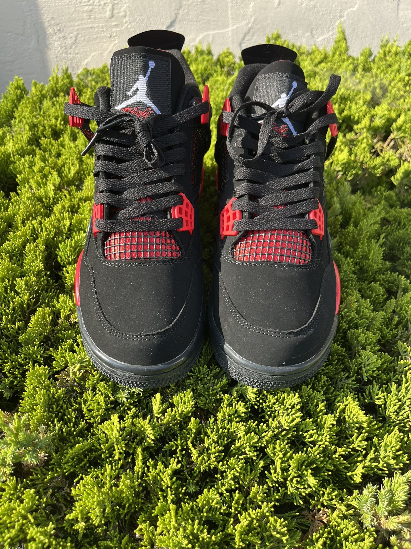Jordan 4’s Red Thunders