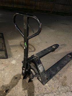 Manual pallet jacks