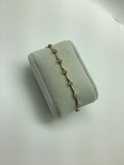 10kt Ladies Bracelet With Diamonds 