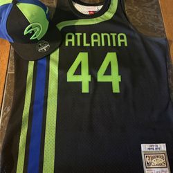 Atlanta Hawks Jersey and Cap